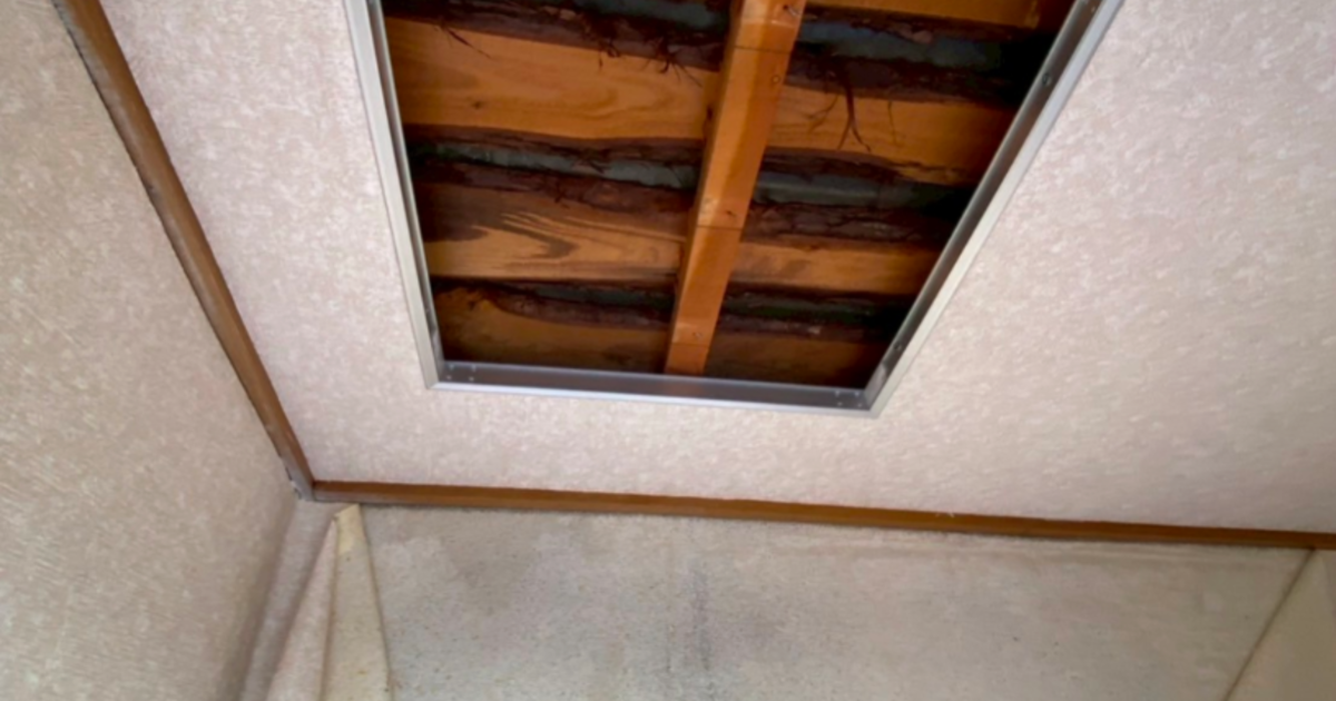 施工前の天井（点検口がなく天井裏を確認できない状態）